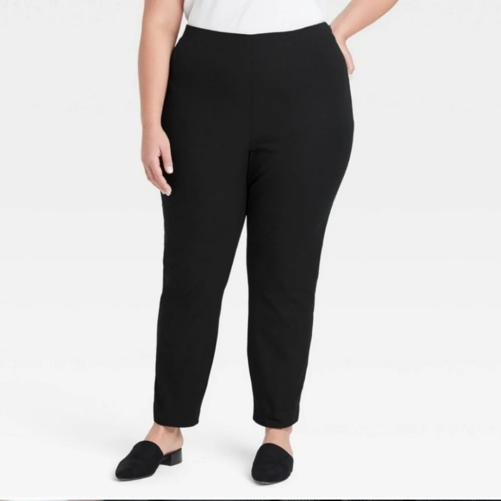 New with tags Ava & Viv plus size trouser in black. Size 26W. 4X